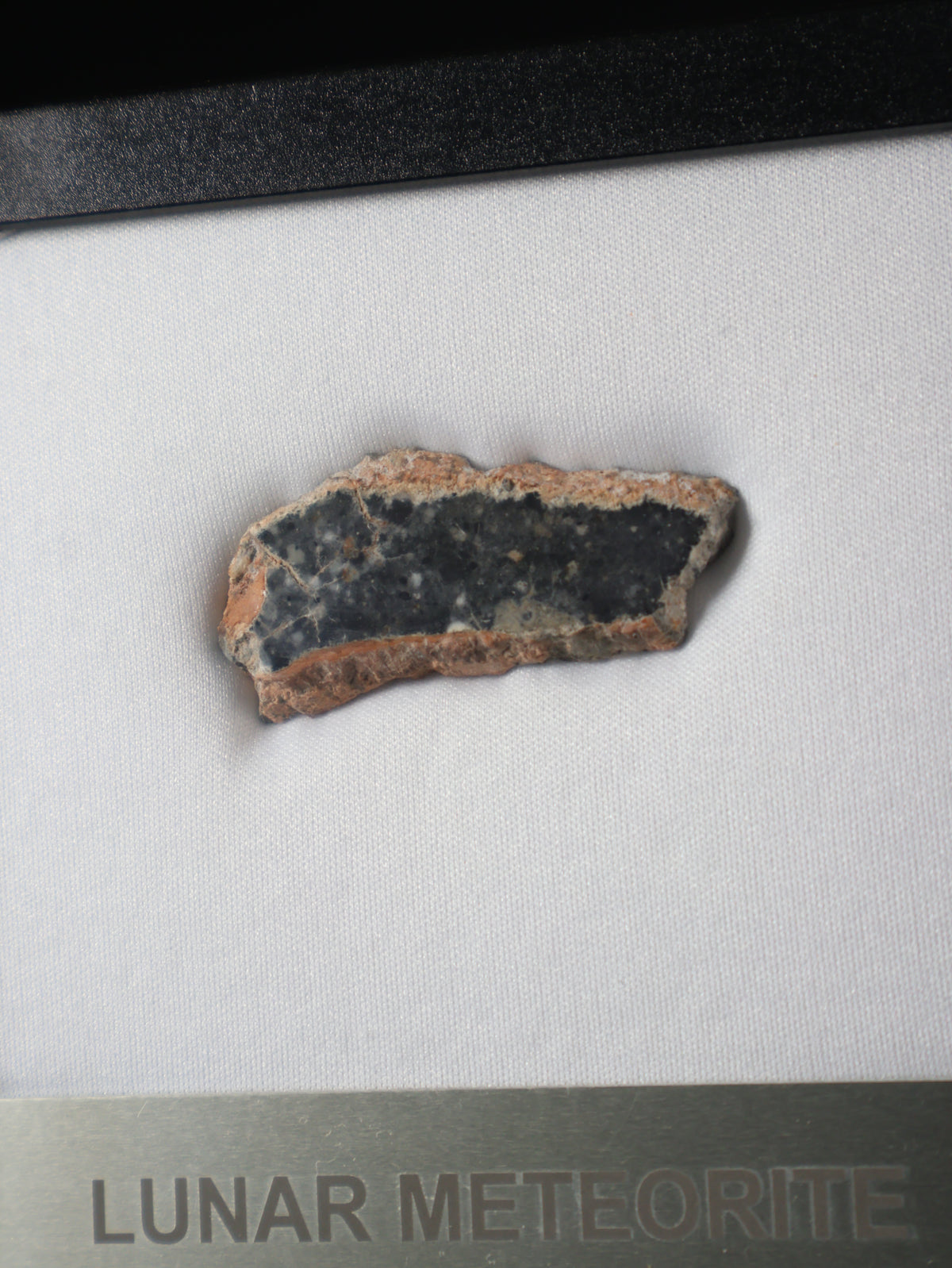 Lunar meteorite, Bechar 003, Algeria. 7,43 grams end-cut.