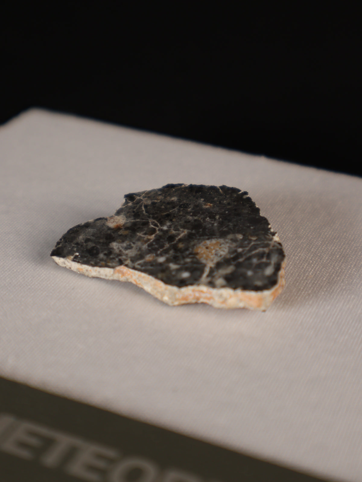 Lunar meteorite, Bechar 003, Algeria. 7,57 grams end-cut.