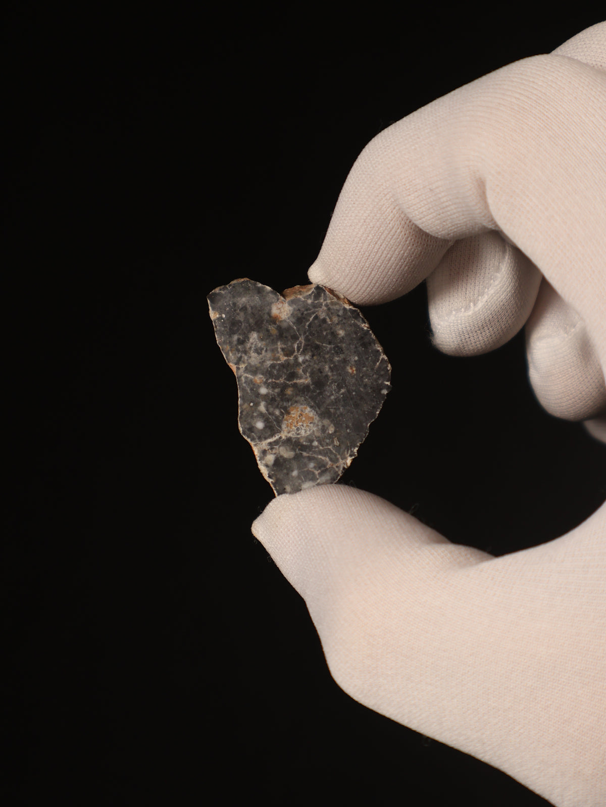 Lunar meteorite, Bechar 003, Algeria. 7,57 grams end-cut.