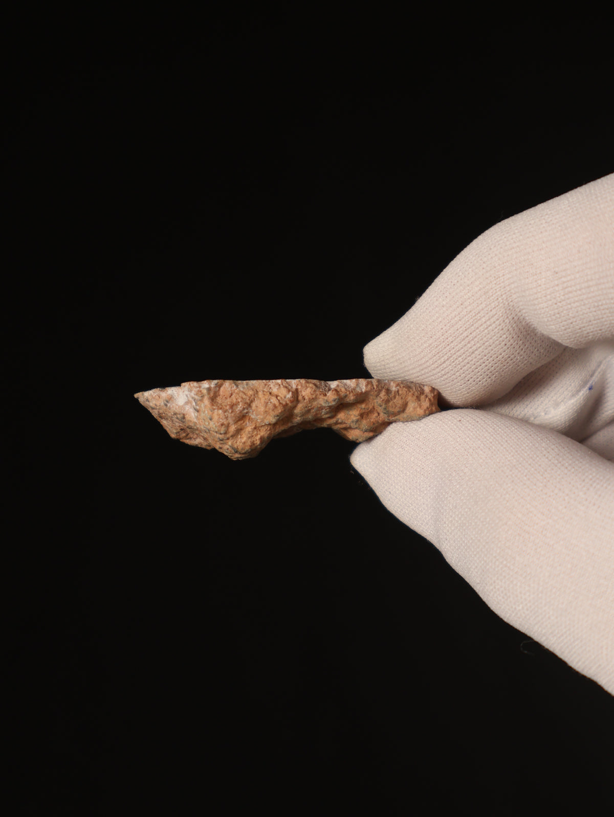 Lunar meteorite, Bechar 003, Algeria. 8,17 grams end-cut.