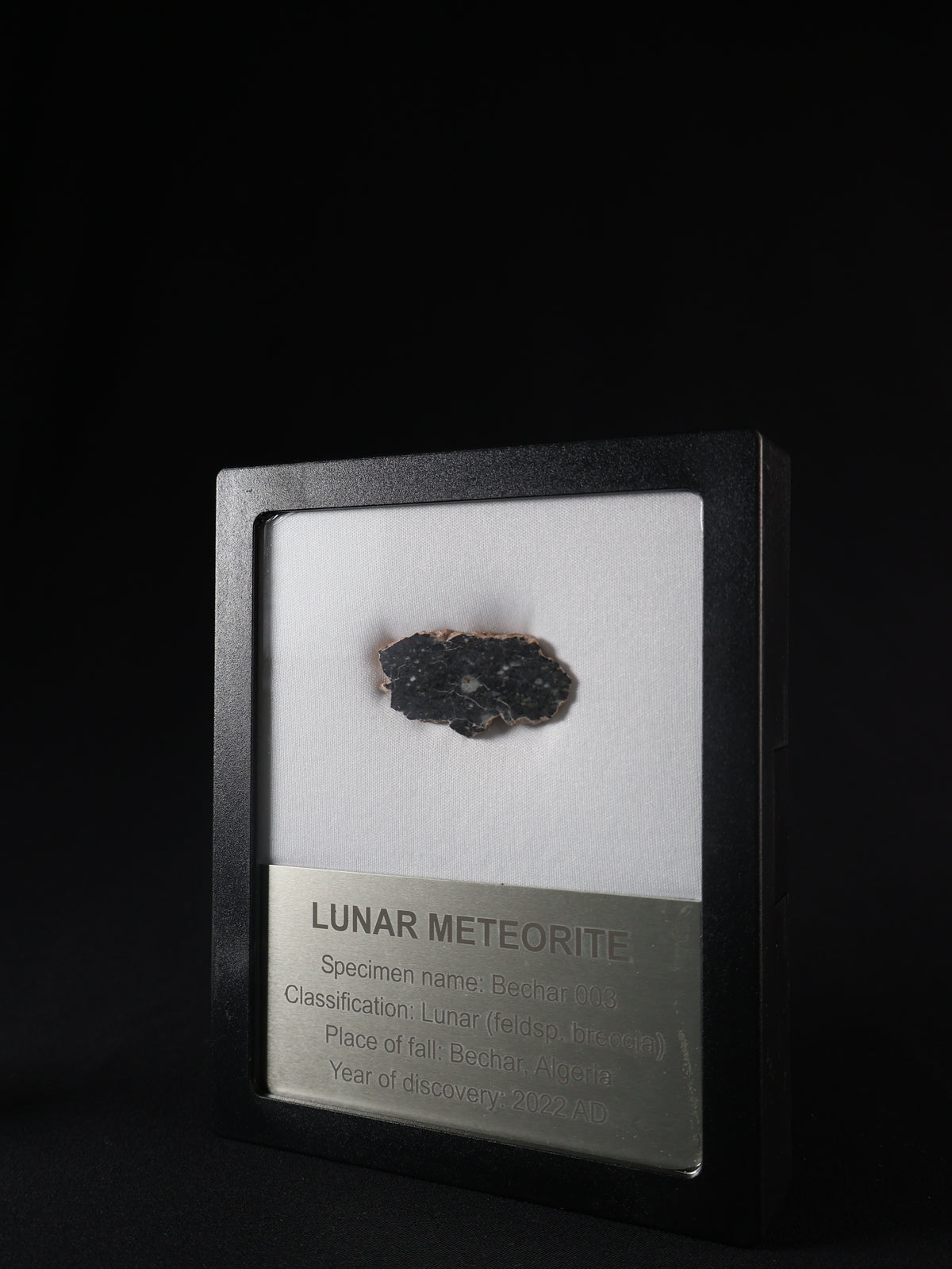 Lunar meteorite, Bechar 003, Algeria. 8,17 grams end-cut.