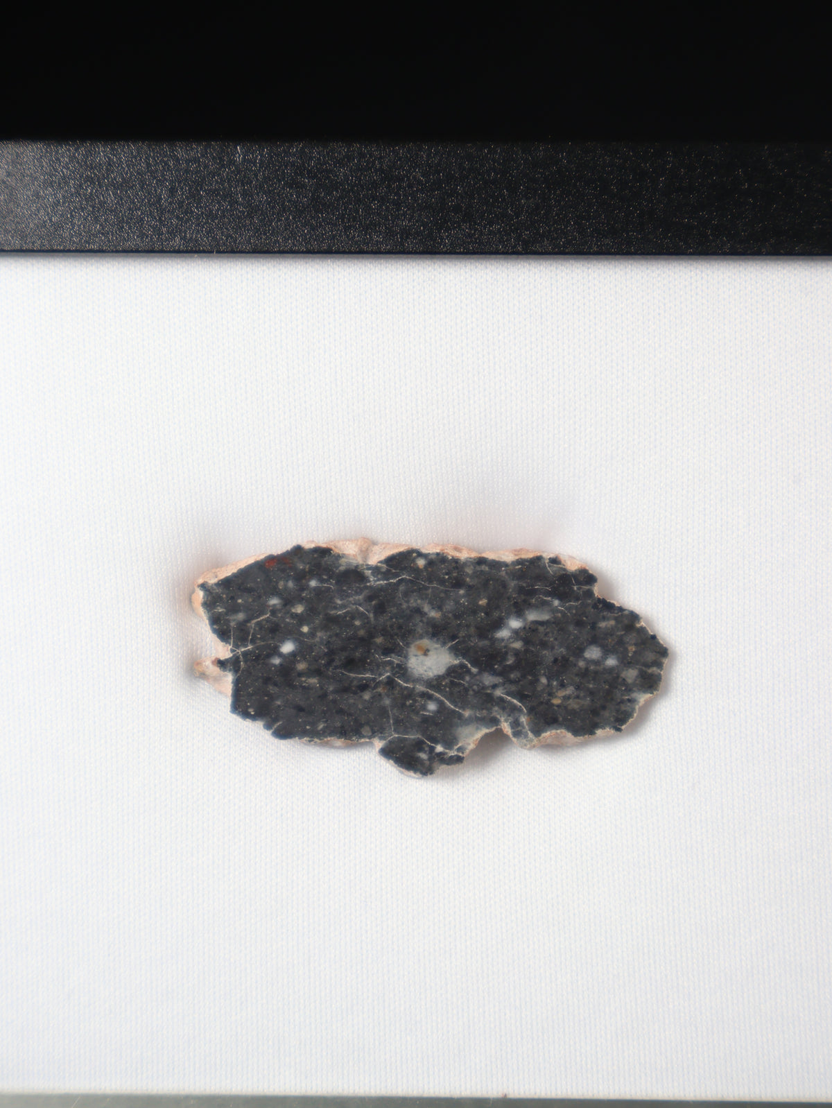 Lunar meteorite, Bechar 003, Algeria. 8,17 grams end-cut.