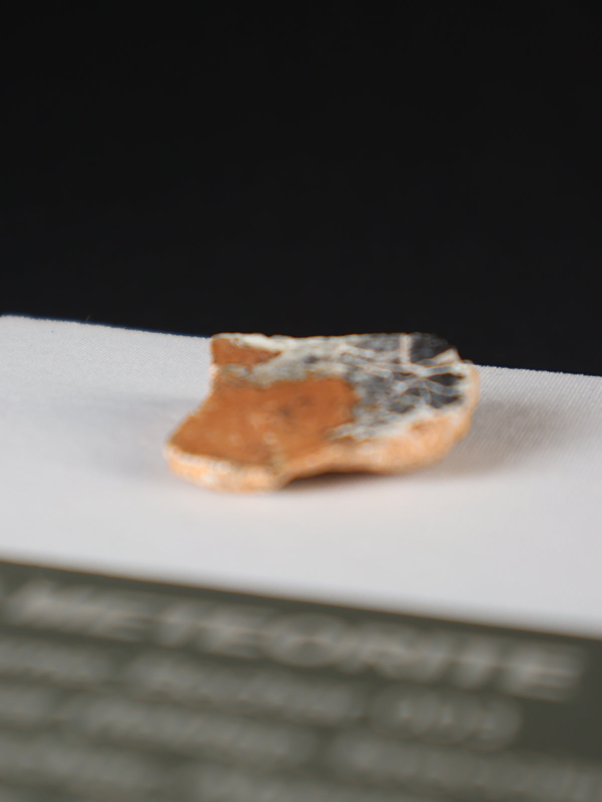 Lunar meteorite, Bechar 003, Algeria. 9,08 grams end-cut.