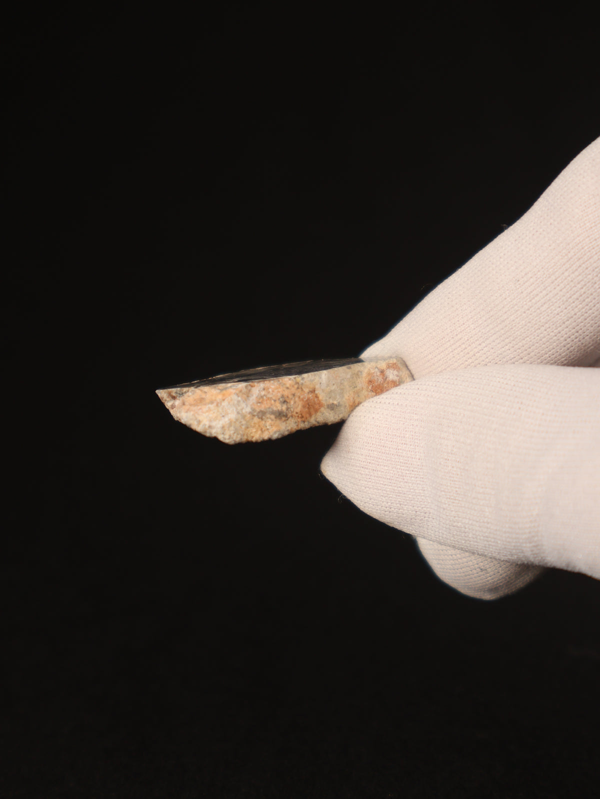 Lunar meteorite, Bechar 003, Algeria. 8,7 grams end-cut.