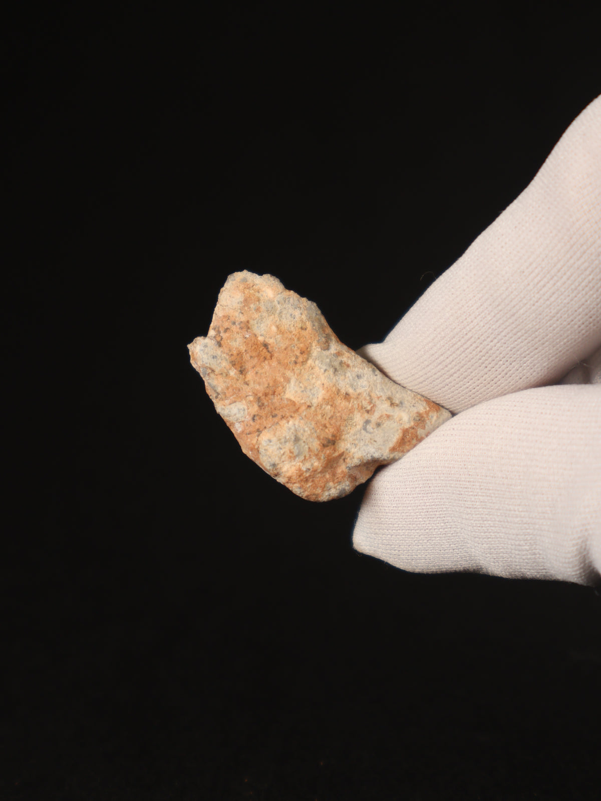 Lunar meteorite, Bechar 003, Algeria. 8,7 grams end-cut.