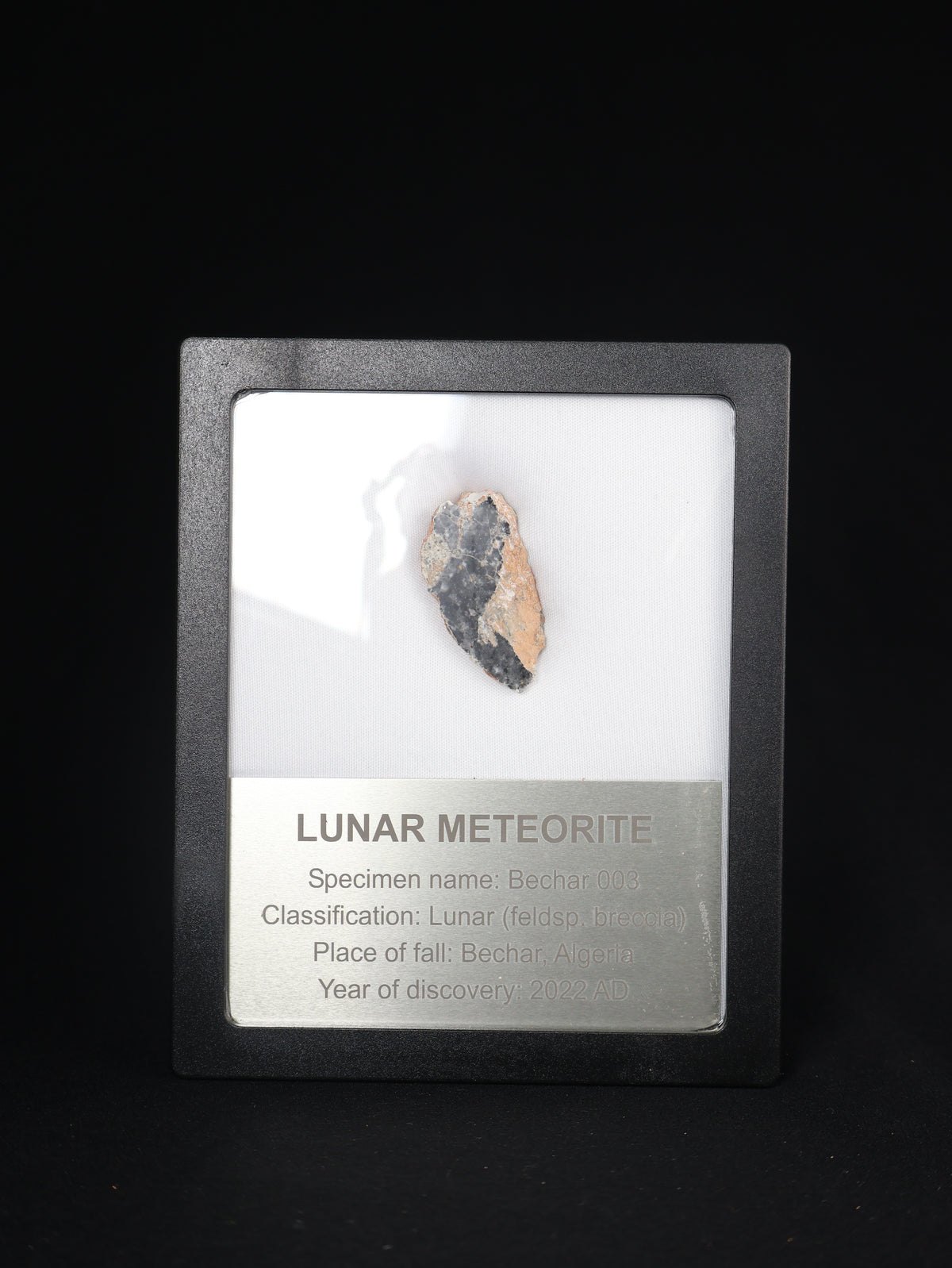 Lunar meteorite, Bechar 003, Algeria. 9,18 grams end-cut.