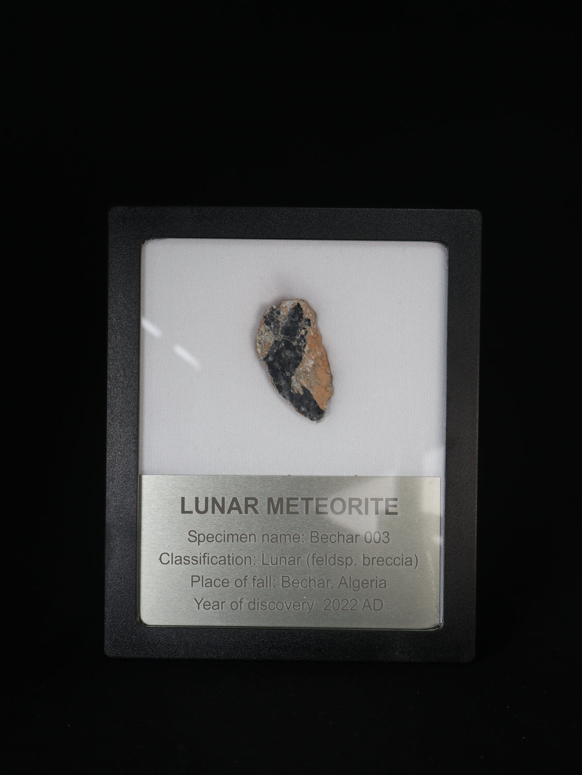 Lunar meteorite, Bechar 003, Algeria. 9,18 grams end-cut.