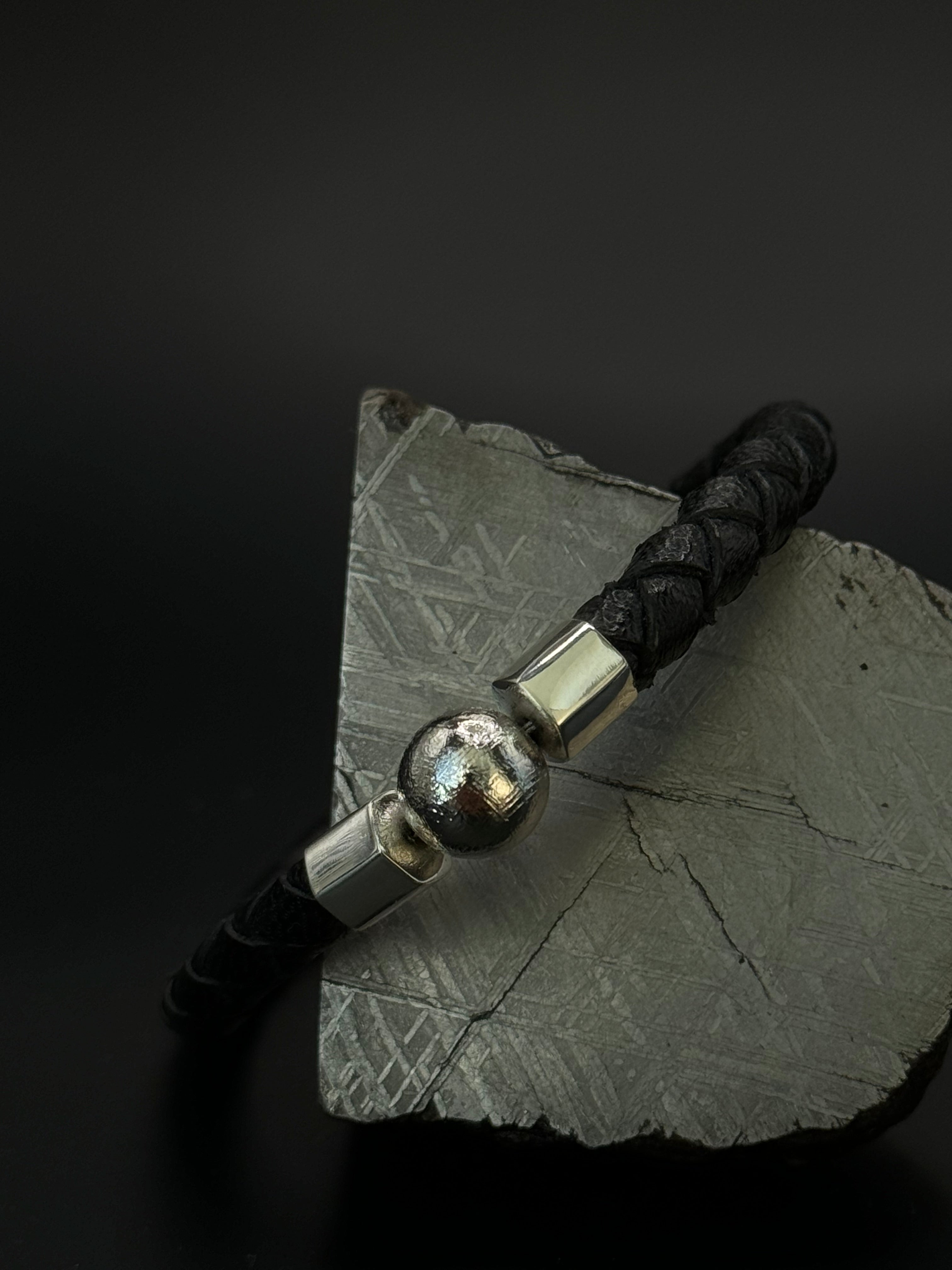 Muonionalusta Meteorite bead Bracelet with Leather strap