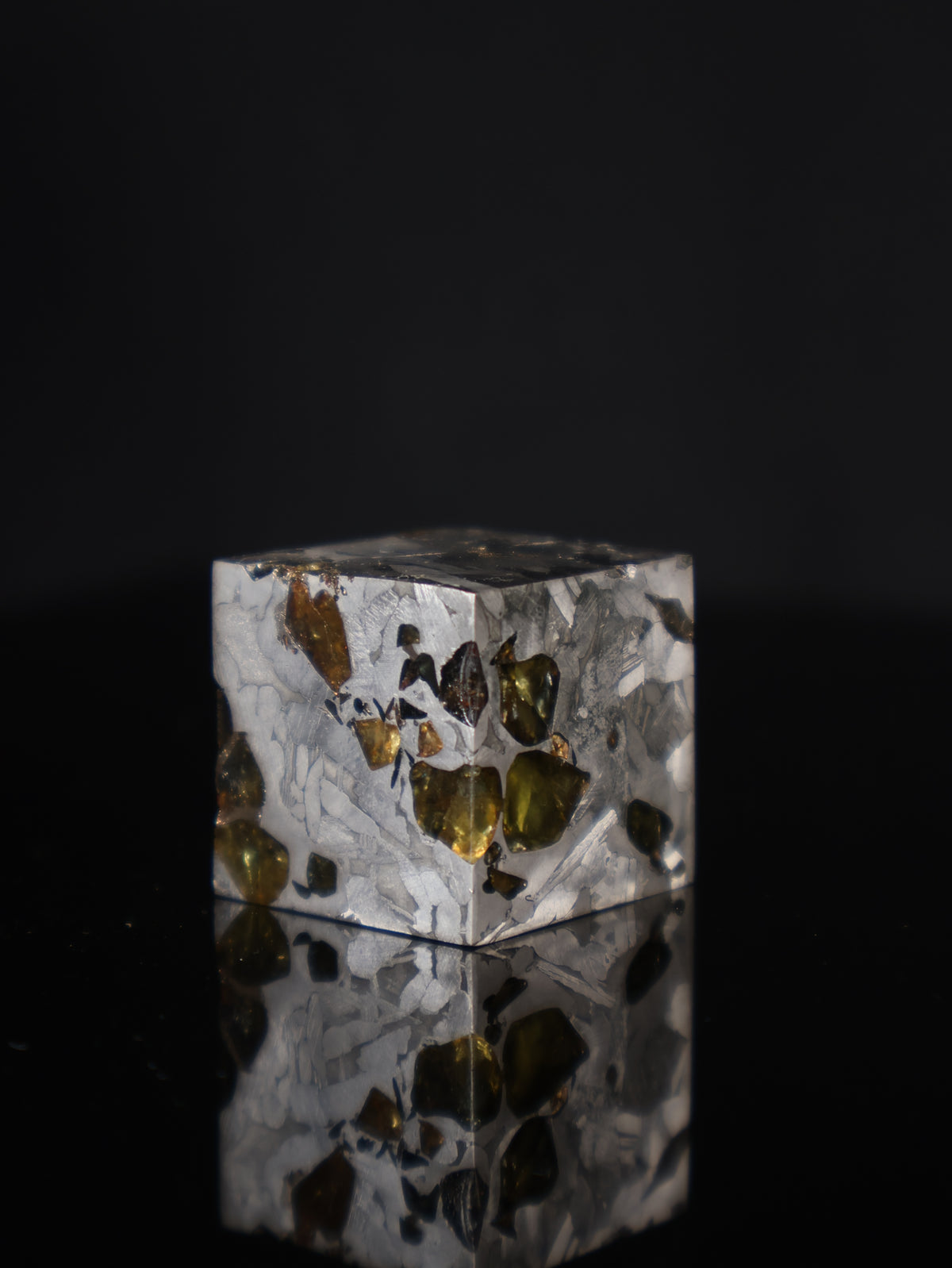 Seymchan meteorite cube, Pallasite from Russia.