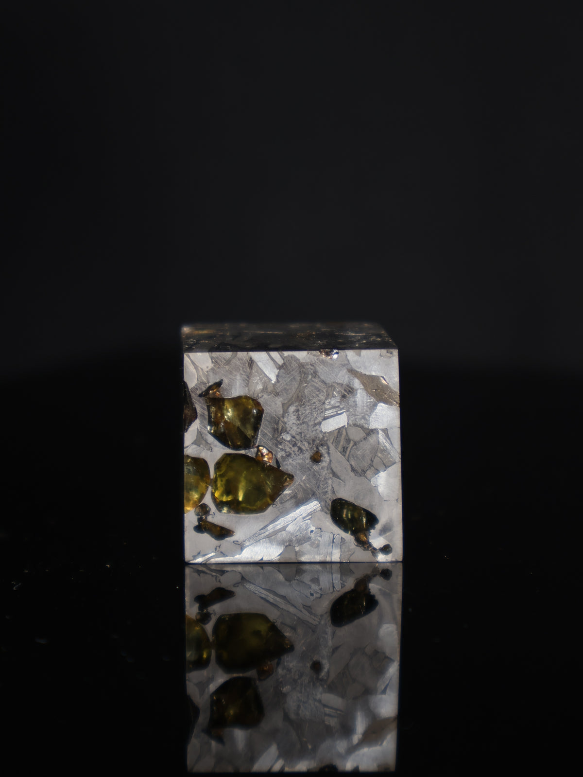 Seymchan meteorite cube, Pallasite from Russia.
