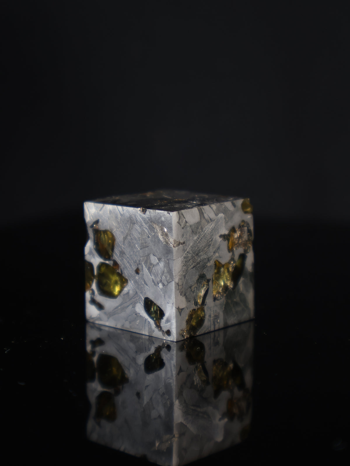 Seymchan meteorite cube, Pallasite from Russia.