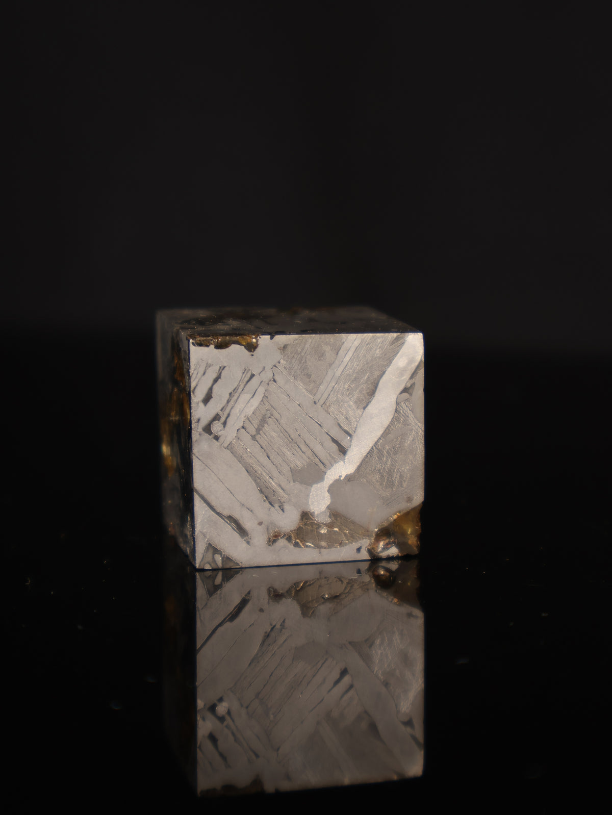 Seymchan meteorite cube, Pallasite from Russia.