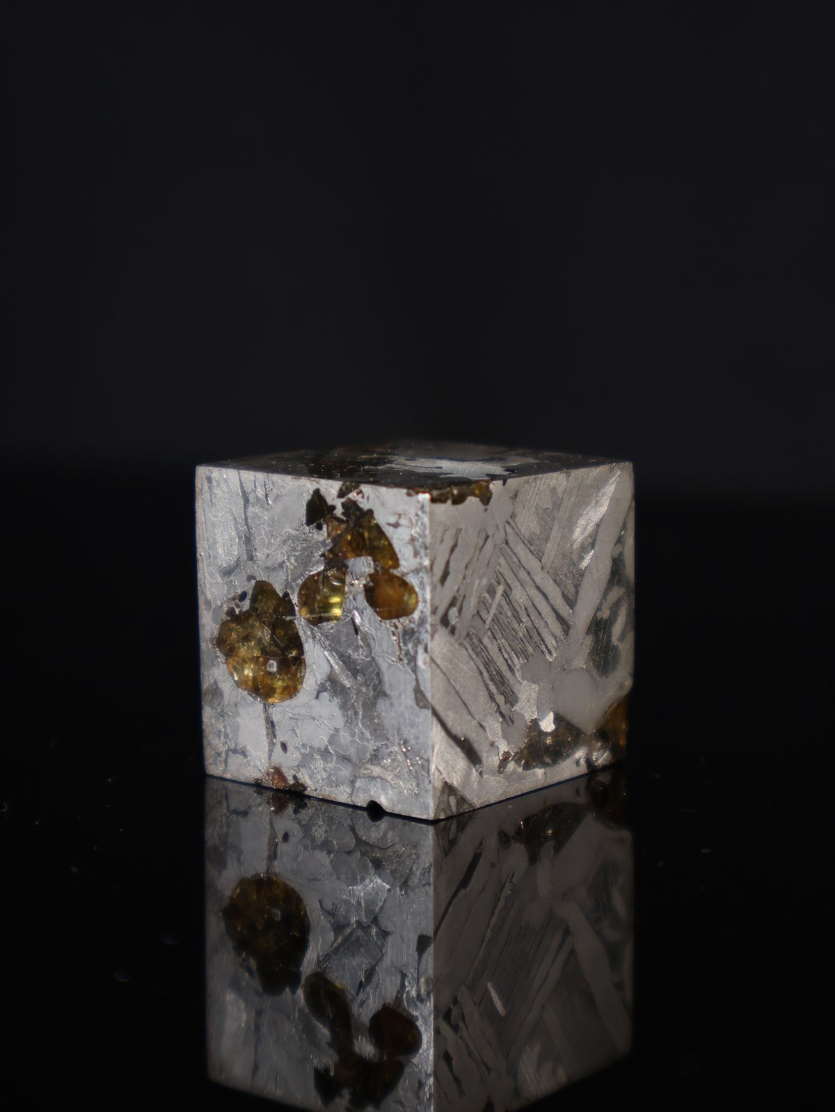 Seymchan meteorite cube, Pallasite from Russia.