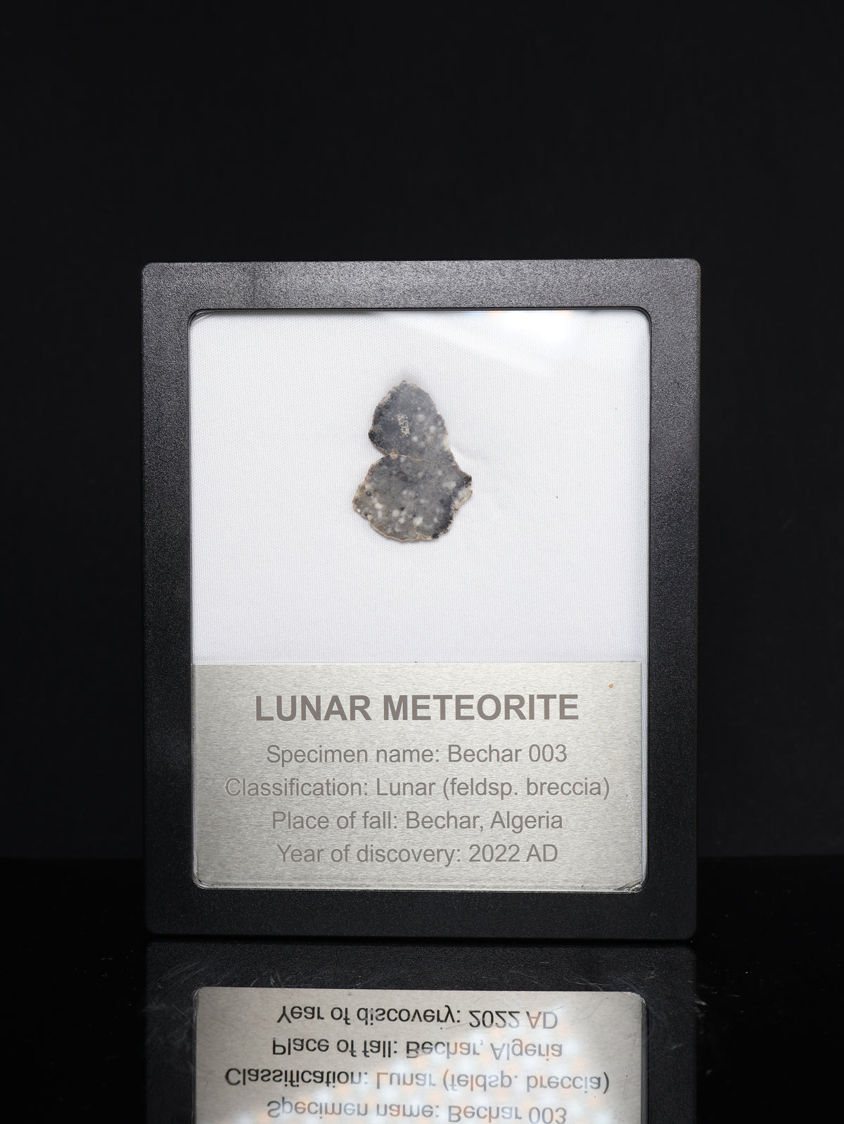 Lunar meteorite, Bechar 003, Algeria. 2,9 grams slice.