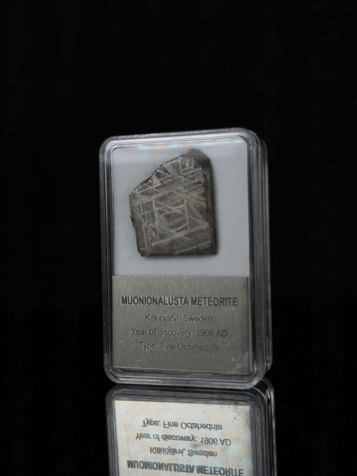 MUONIONALUSTA METEORITE, SWEDEN. DISPLAY BOX. 8,89 GRAMS.