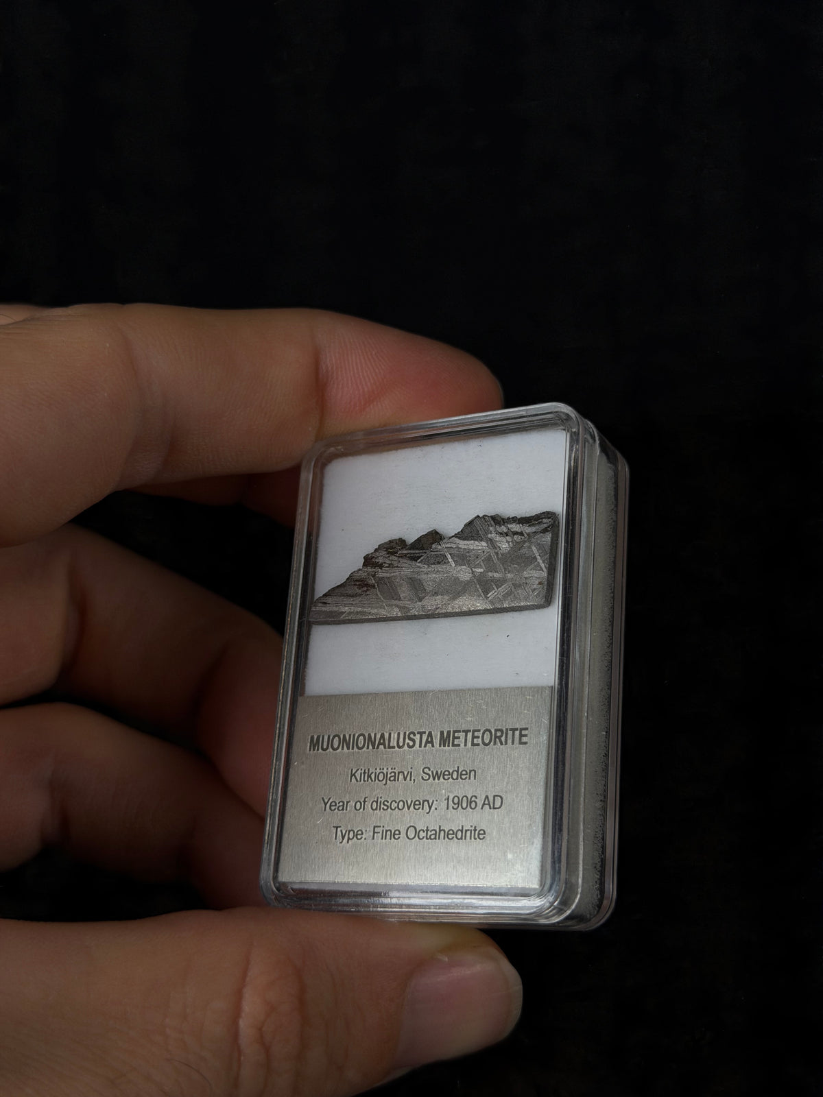 MUONIONALUSTA METEORITE, SWEDEN. DISPLAY BOX. 4,38 GRAMS.
