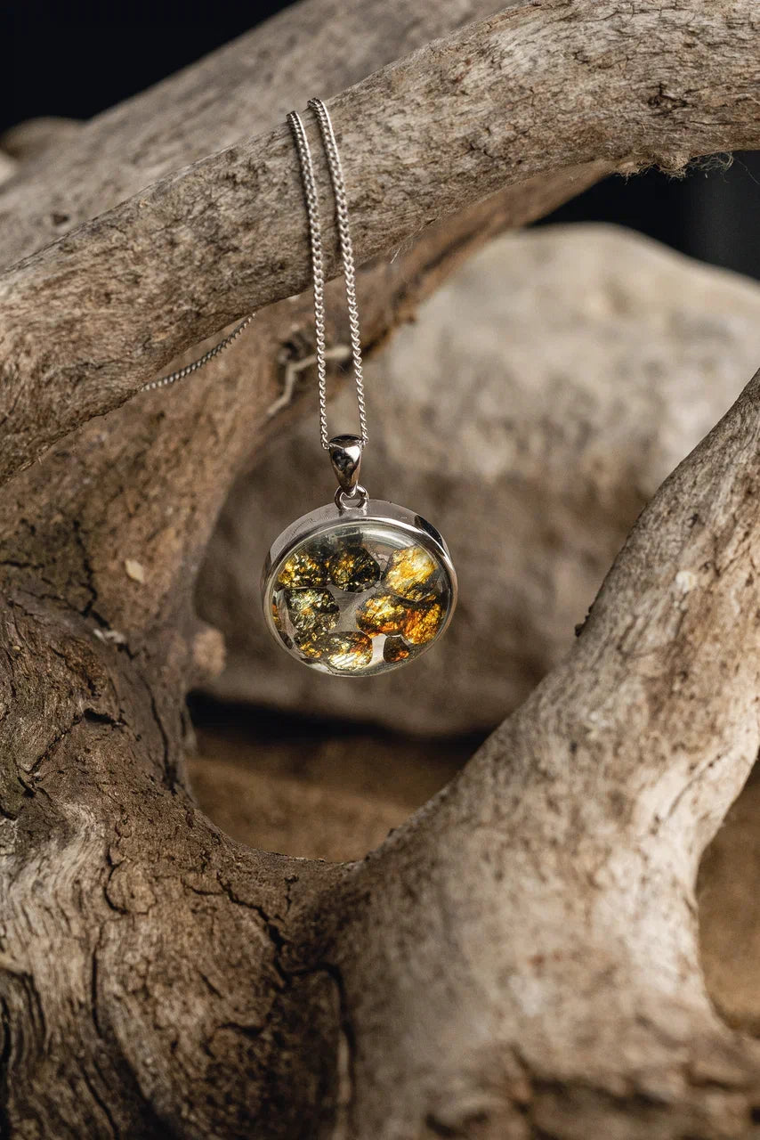 Authentic meteorite pendant made with Sericho meteorite and silver 925. Genuine pallasite pendant